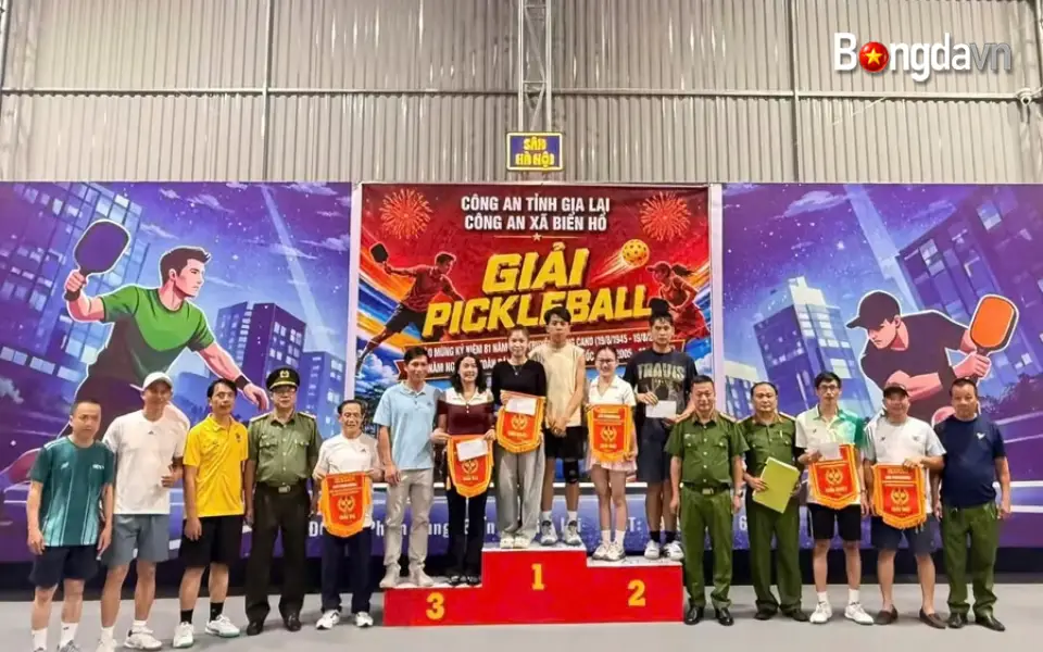 Gần 40 tay vợt tranh tài tại Giải Pickleball Công an xã Biển Hồ