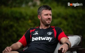 HLV Michael Carrick phát biểu với truyền thông ngày 13/8