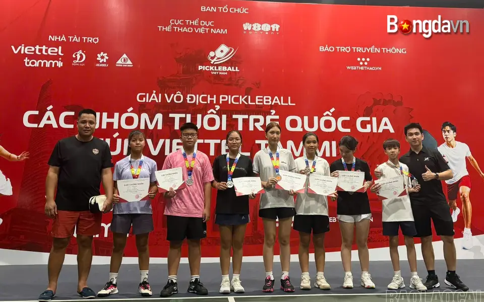 Huấn luyện viên, vận động viên tỉnh Lào Cai tham gia giải chụp ảnh lưu niệm