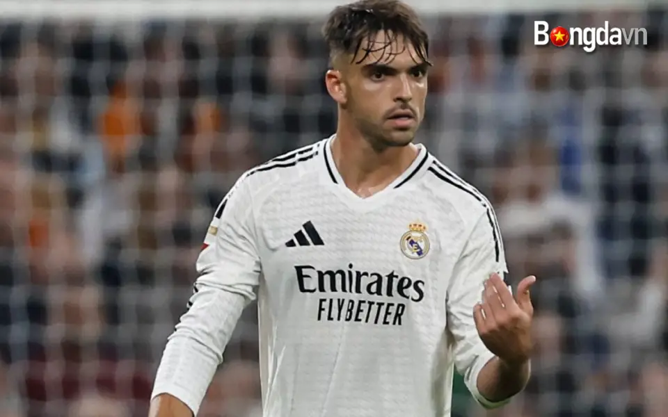 Liverpool nhắm trung vệ Real Madrid thay Konate