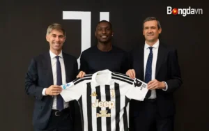 Randal Kolo Muani chính thức trở lại Juventus
