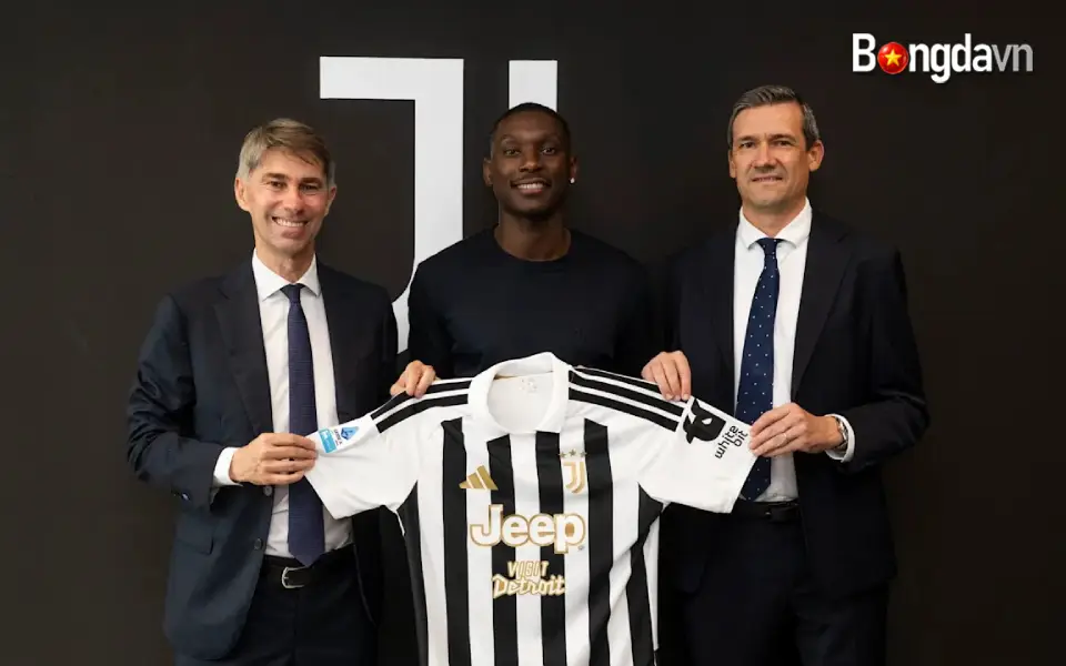 Randal Kolo Muani chính thức trở lại Juventus