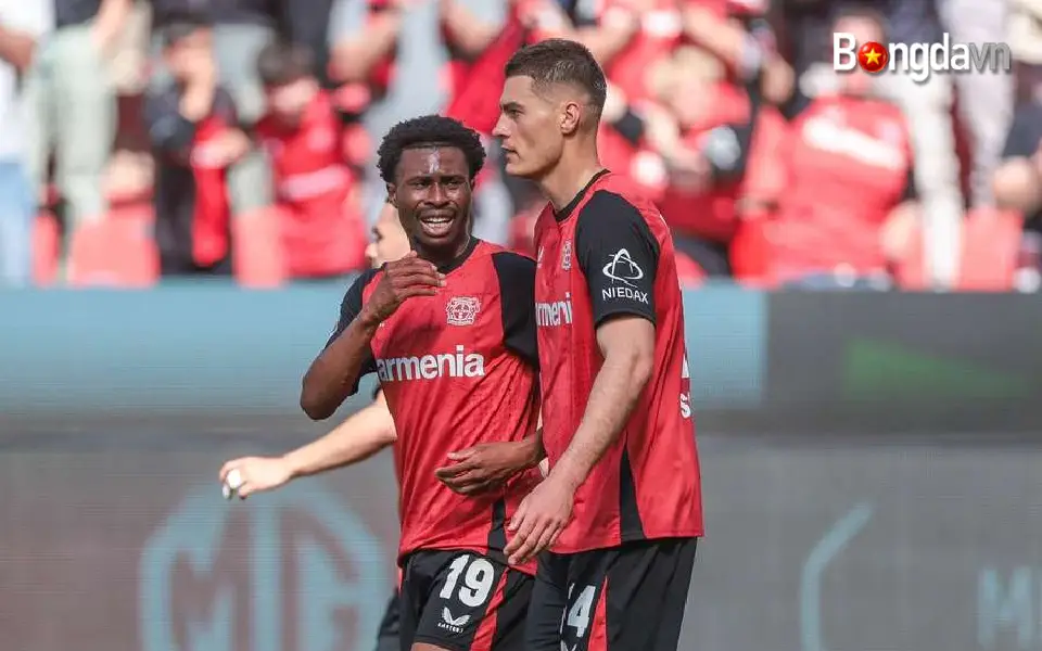 Schick dẫn dắt Leverkusen