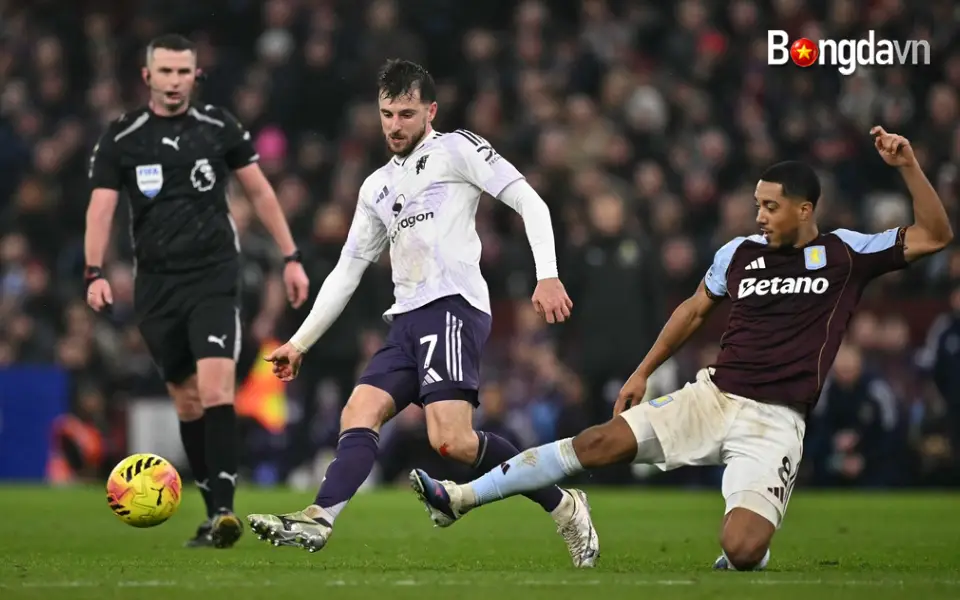 Youri Tielemans Và Mason Mount Trong Trận Cầu Tâm Điểm Tại Villa Park
